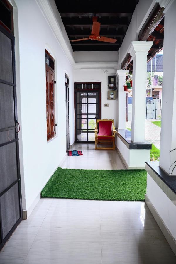 Апартаменти Bobbys Corner Alappuzha Екстер'єр фото